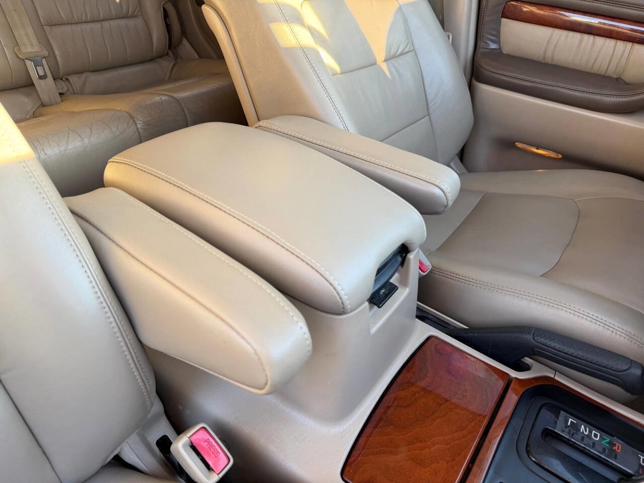 Used 2002 Lexus LX 470 Base 4WD 4dr SUV image 31