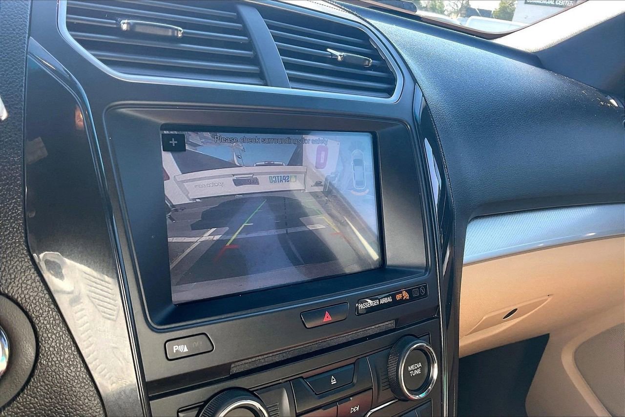 Used 2017 Ford Explorer XLT w/ Equipment Group 202A image 15