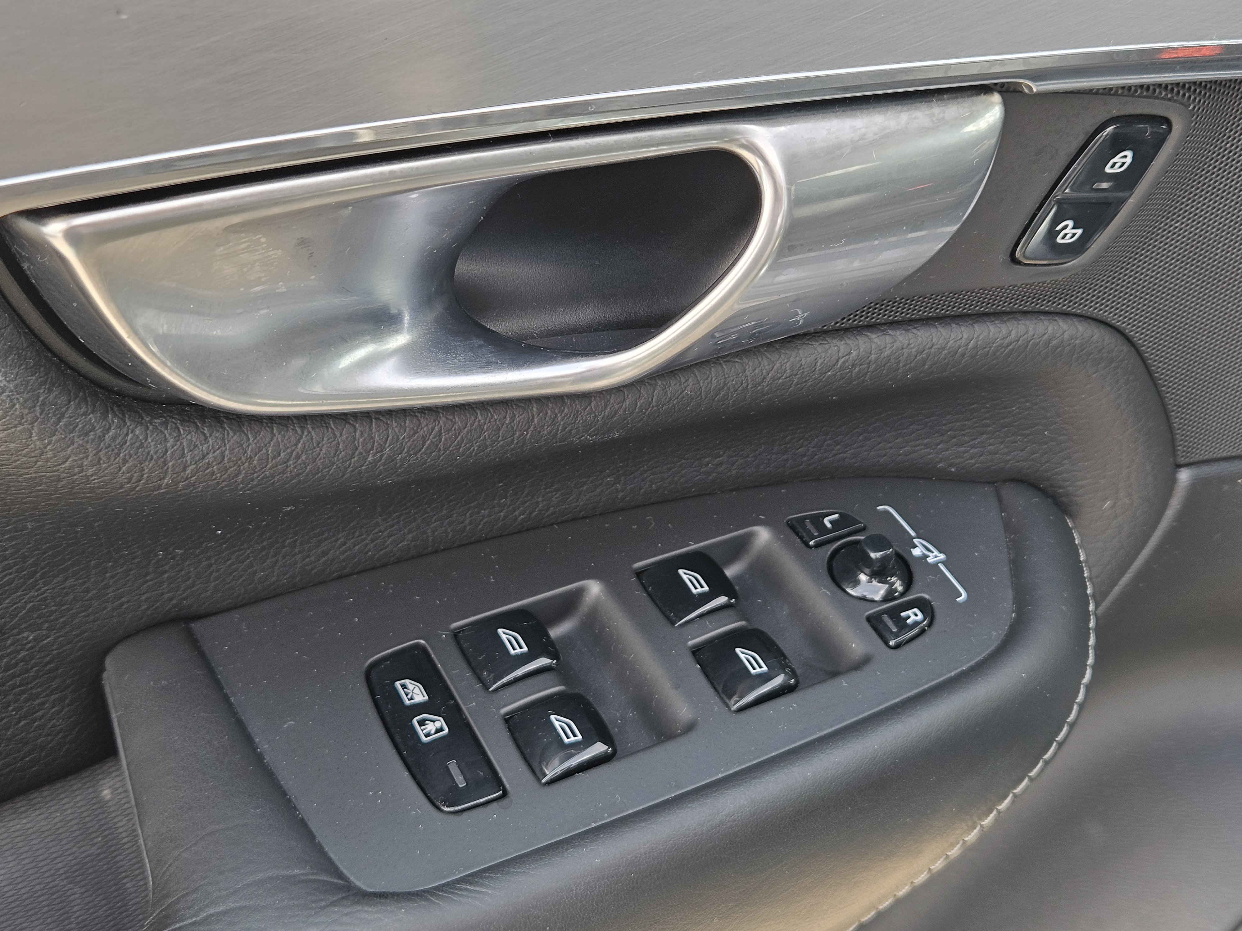 Used 2018 Volvo XC90 T6 Momentum w/ Convenience Package image 34