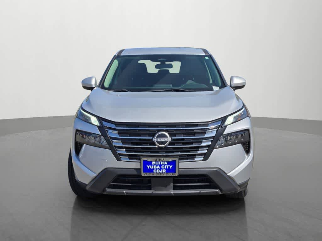 Used 2024 Nissan Rogue SV AWD/4WD image 2