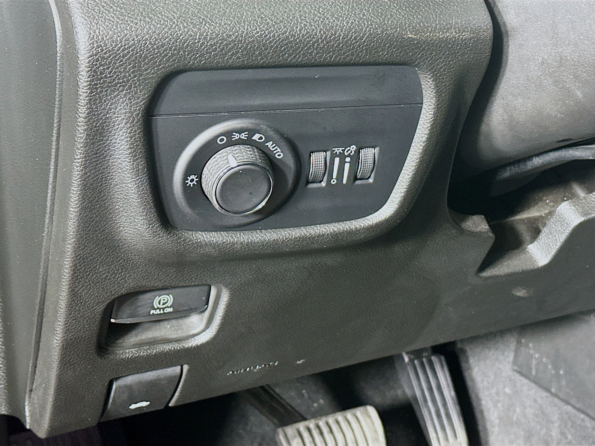 Used 2023 Jeep Grand Cherokee Altitude image 17