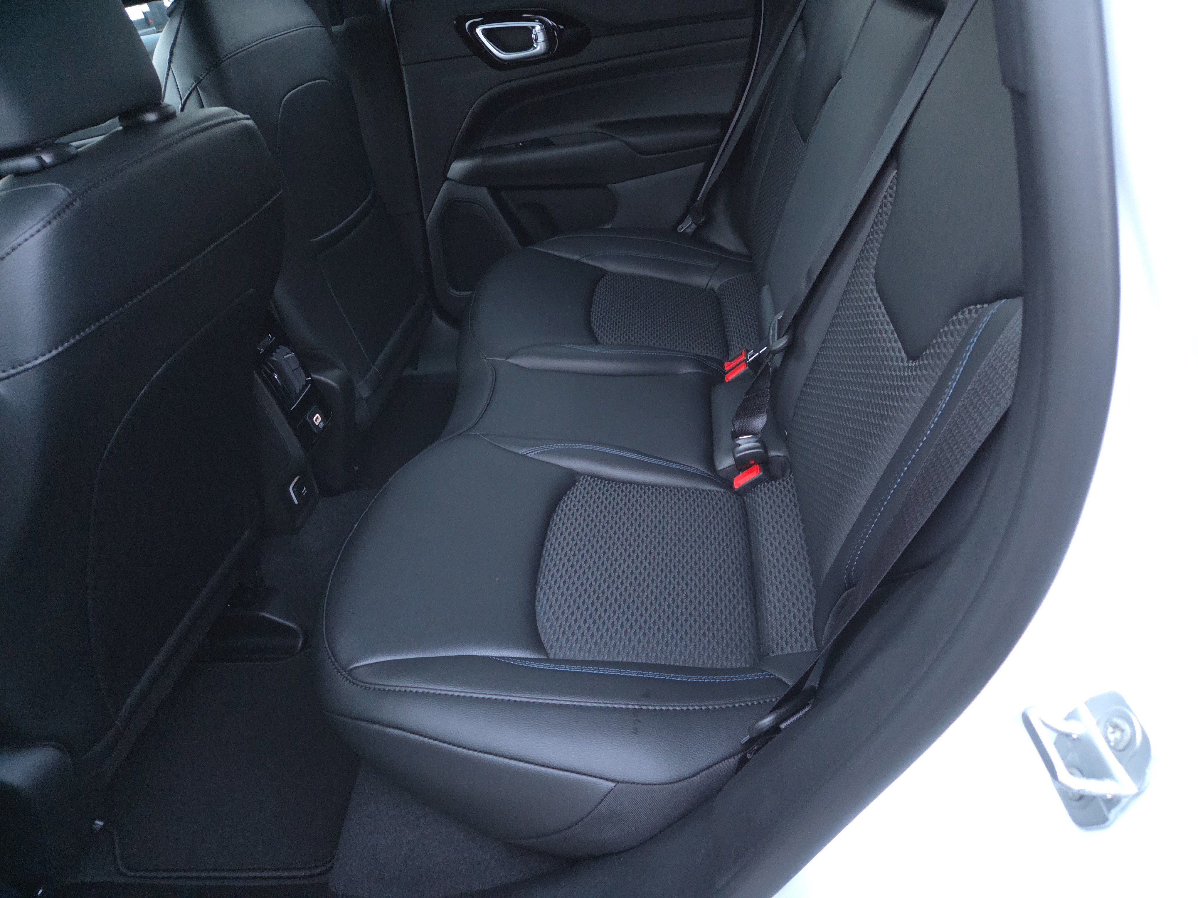 New 2026 Jeep Compass Latitude image 6