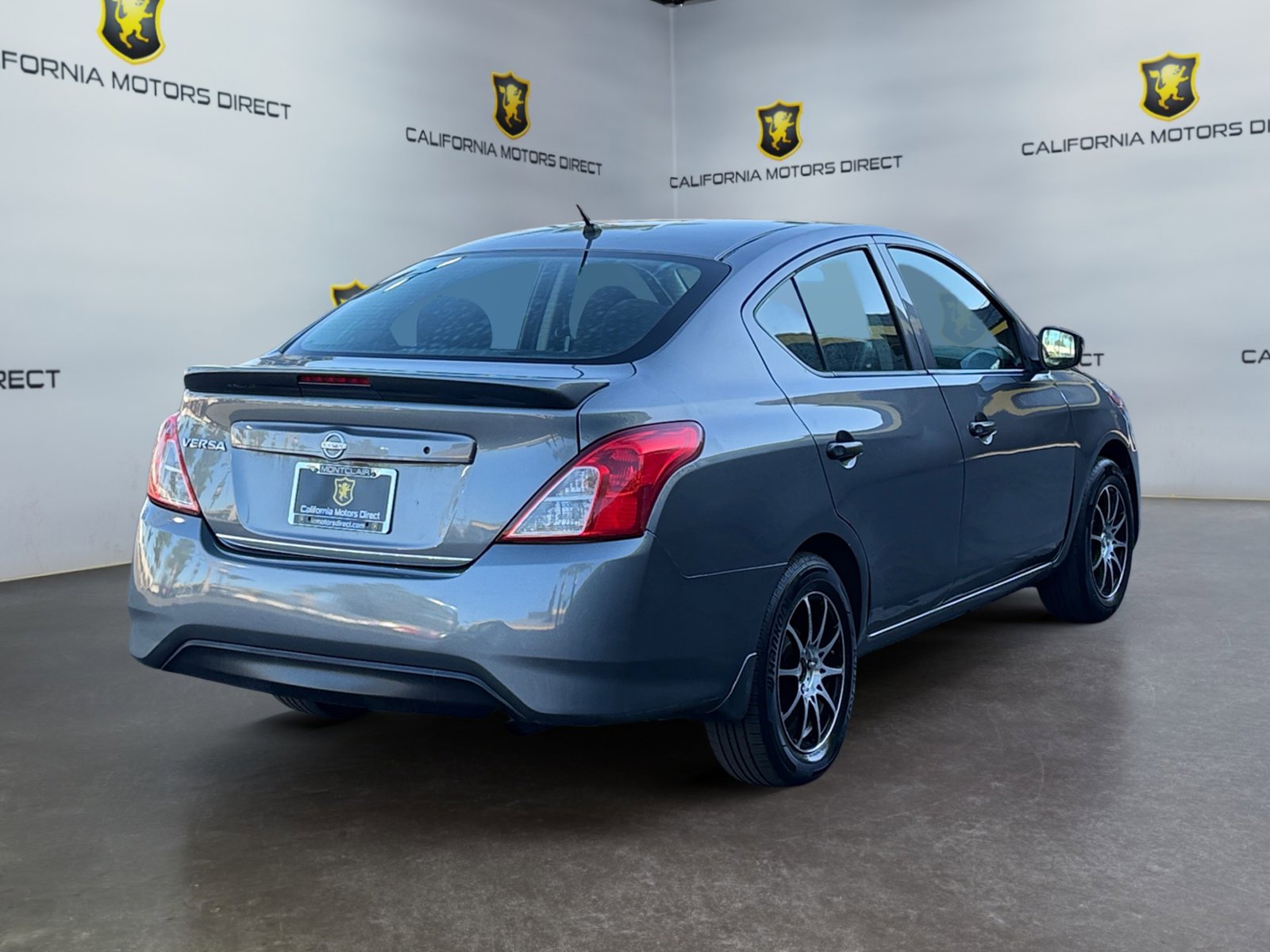 Used 2017 Nissan Versa S Plus FWD image 5