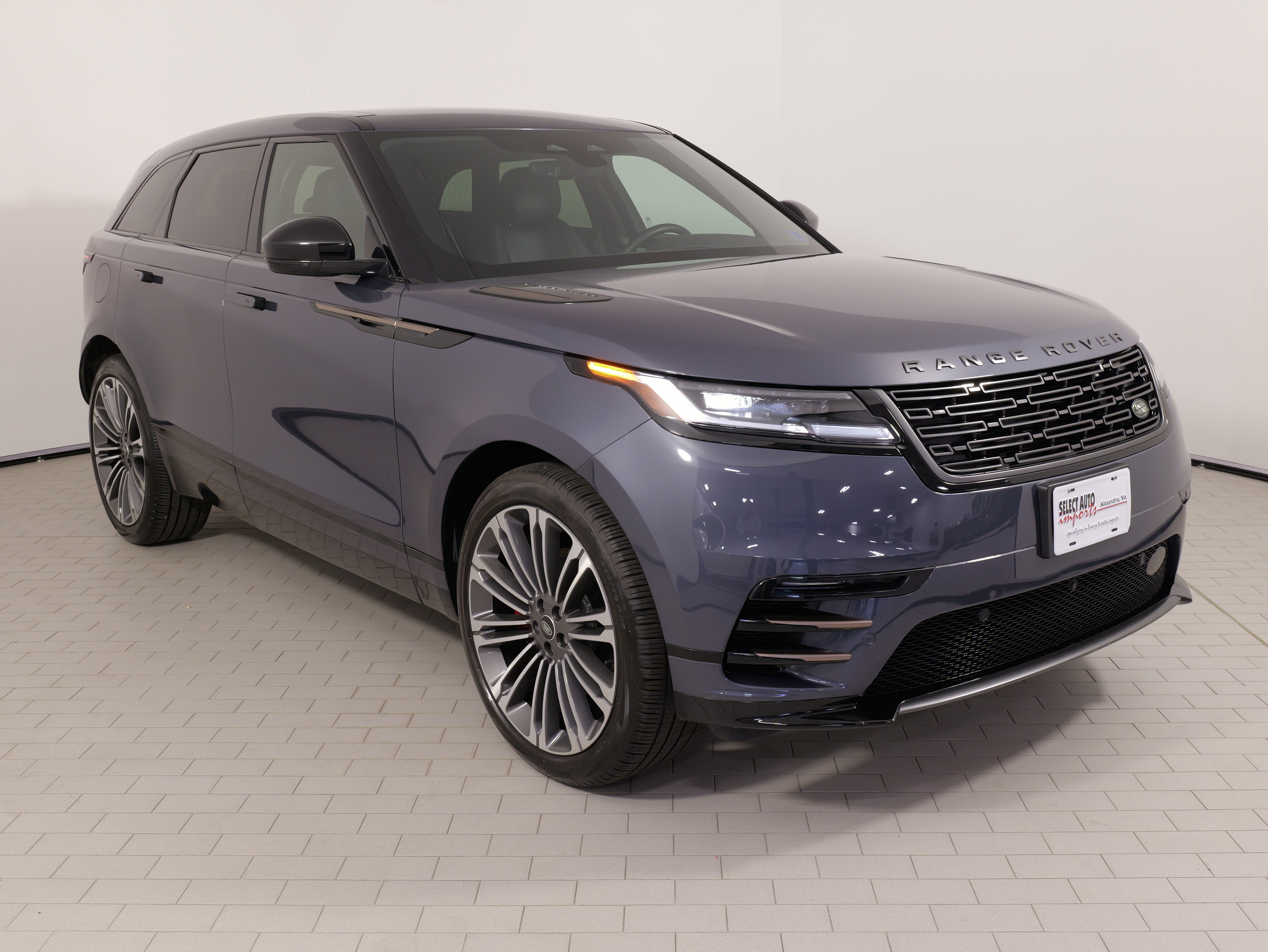 Used 2024 Land Rover Range Rover Velar Dynamic SE AWD/4WD image 7