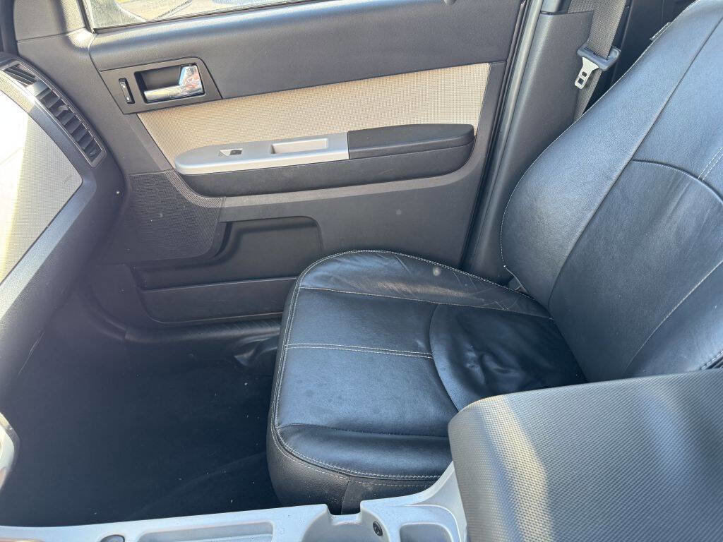 Used 2010 Mercury Mariner 4WD image 12