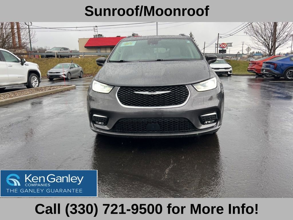 Used 2021 Chrysler Pacifica Touring-L w/ Uconnect Theater Family Group image 3