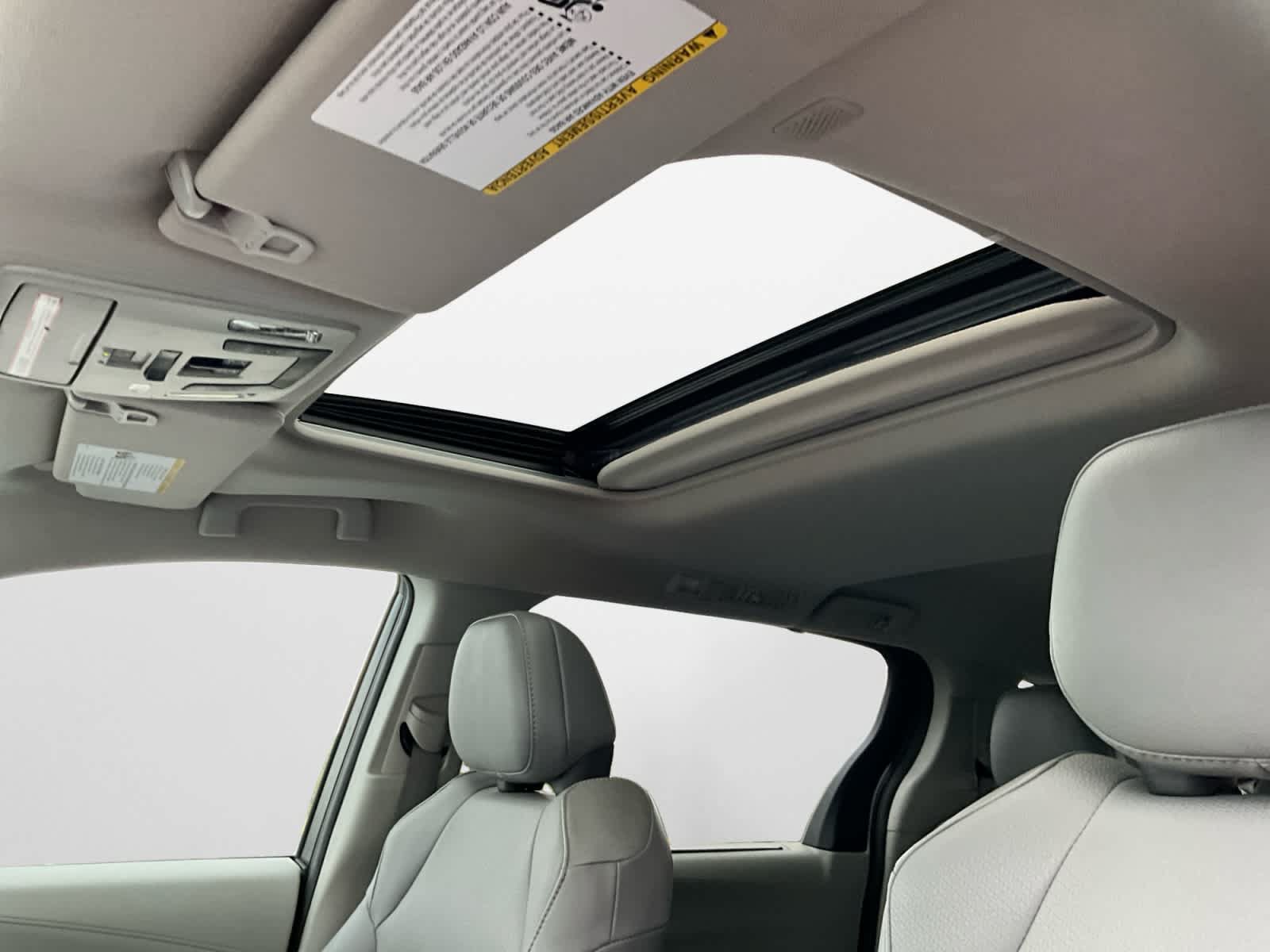 Used 2022 Toyota Sienna XLE FWD image 21