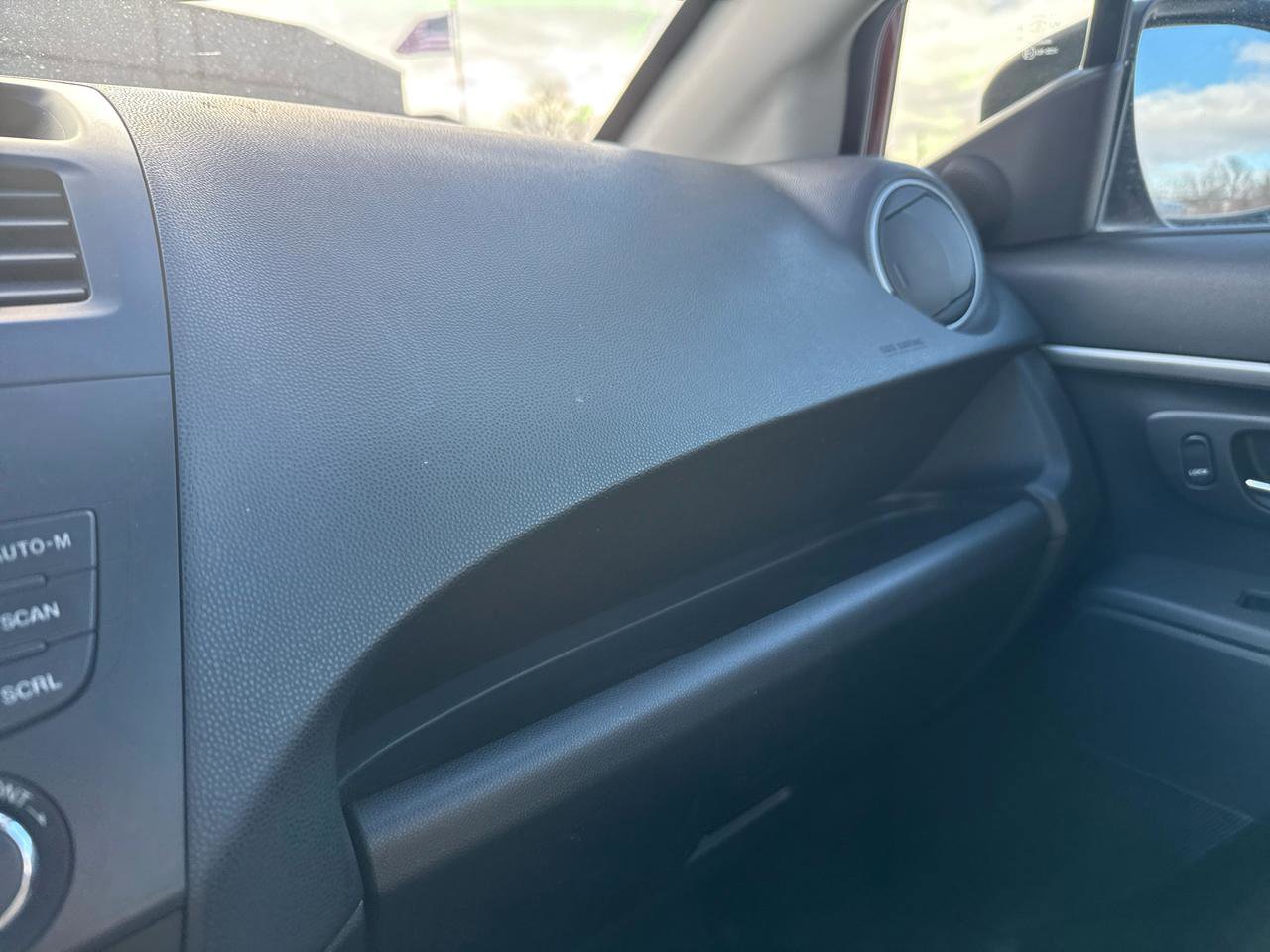 Used 2012 MAZDA MAZDA5 Sport image 20