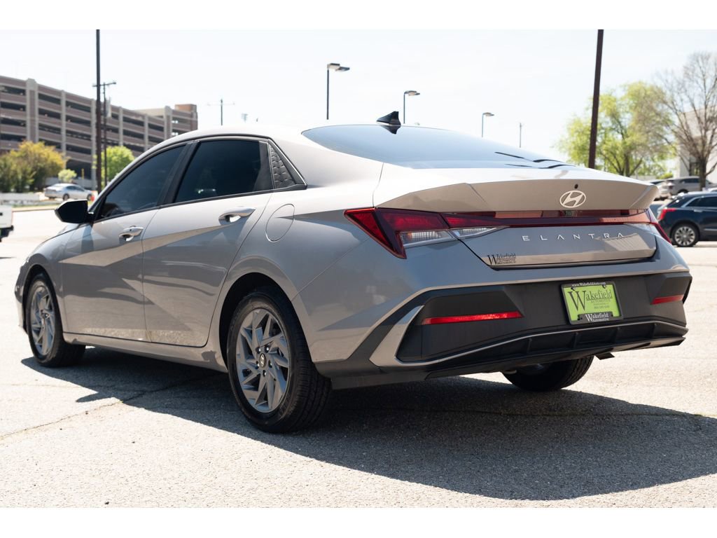 Used 2024 Hyundai Elantra SEL image 6