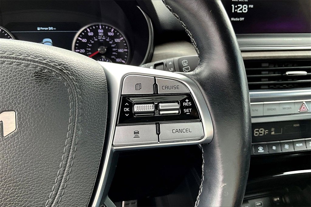 Used 2022 Kia Telluride SX w/ SX Prestige Package image 19