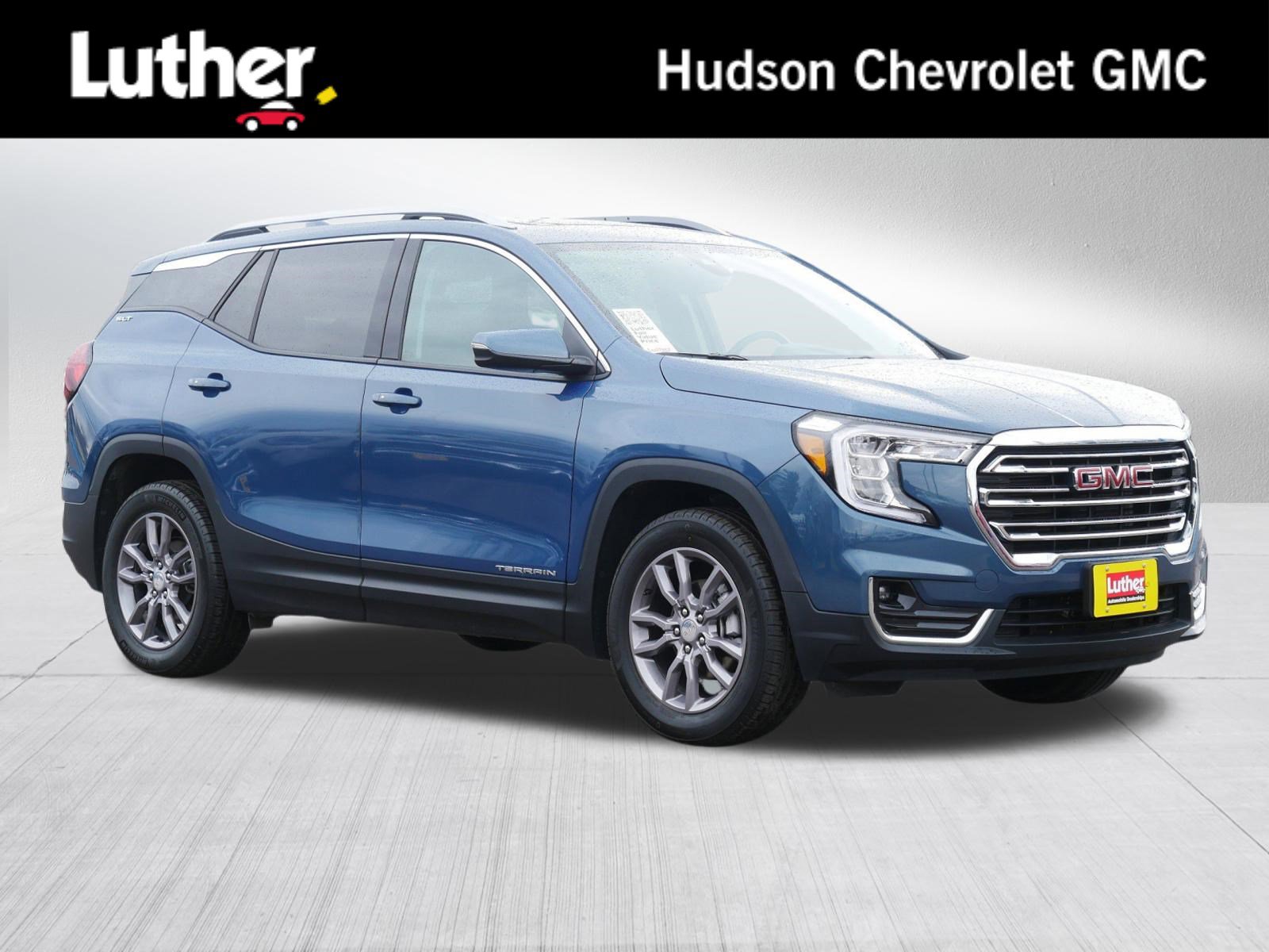 Used 2024 GMC Terrain SLT w/ Infotainment Package II image 1