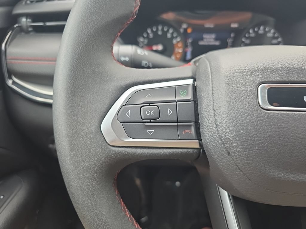 Used 2025 Jeep Compass Trailhawk AWD/4WD image 15