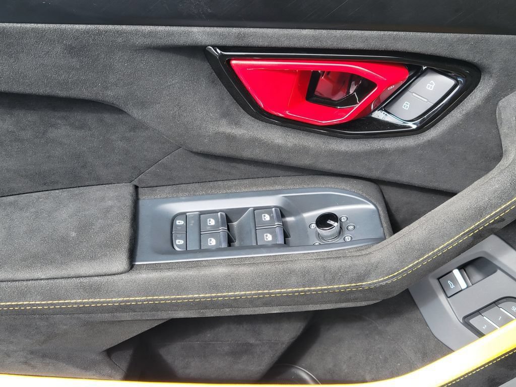 Used 2023 Lamborghini Urus Performante AWD/4WD image 17