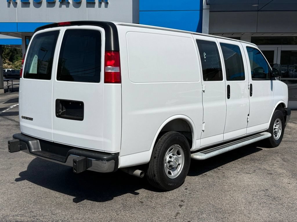 Used 2025 Chevrolet Express 2500 w/ Driver Convenience Package RWD image 5