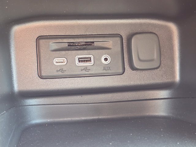 Used 2024 Chevrolet Equinox LT FWD image 30