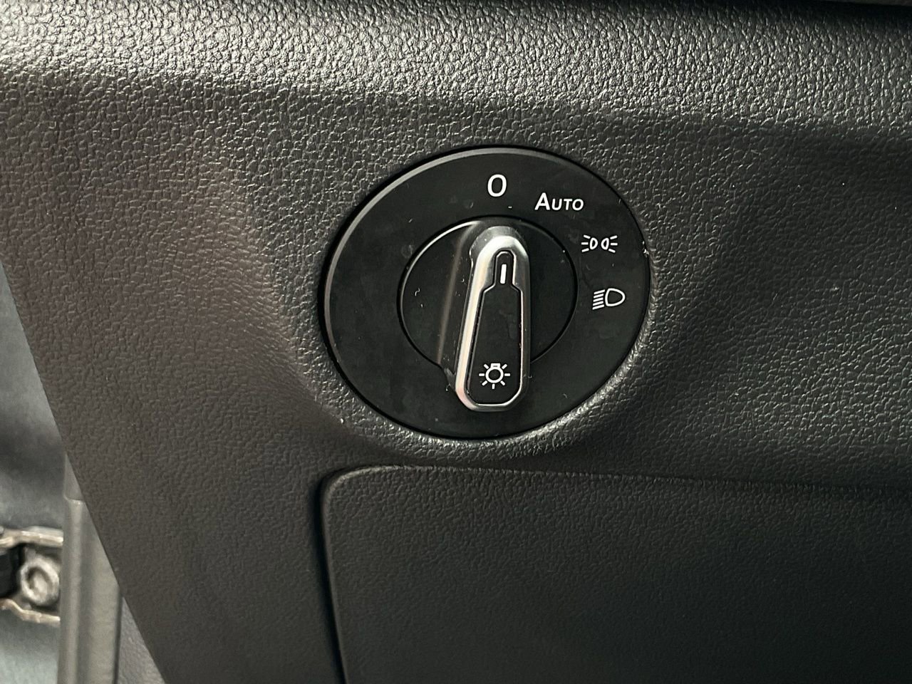 Used 2025 Volkswagen Jetta Sport image 25