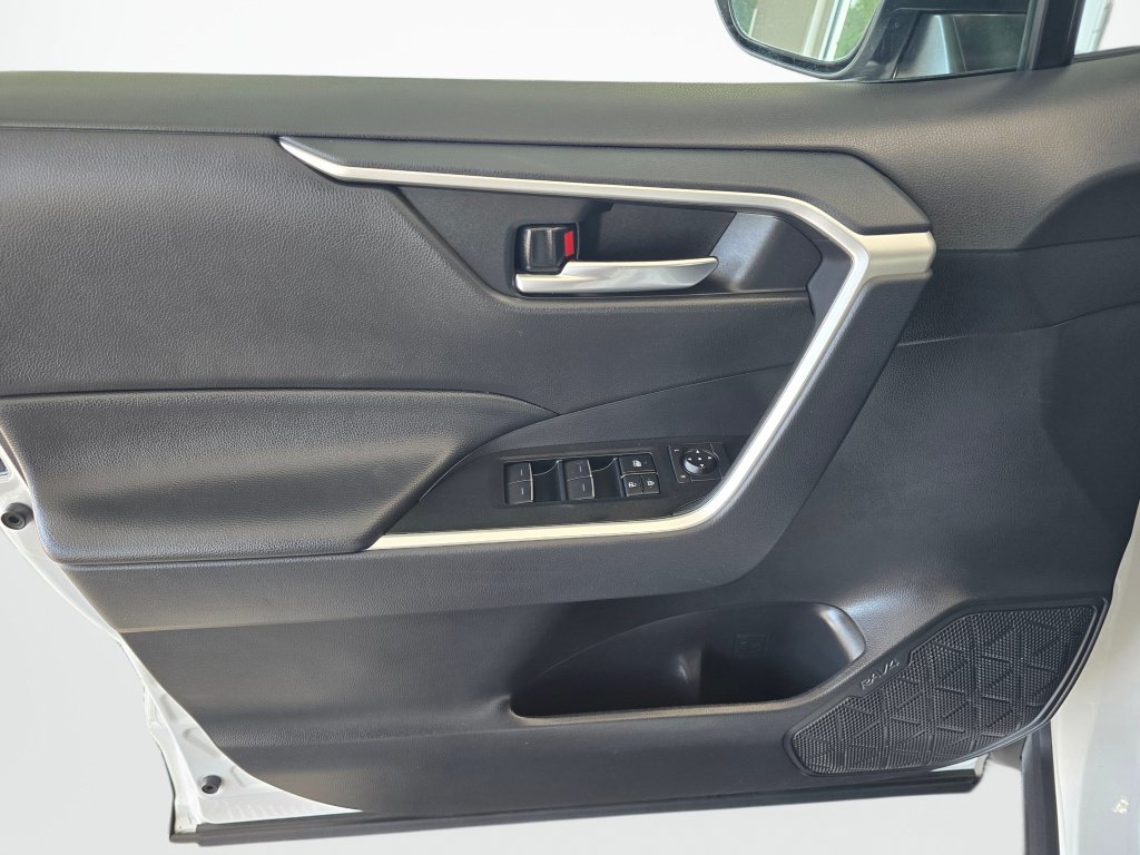 Certified 2025 Toyota RAV4 XLE AWD/4WD image 30