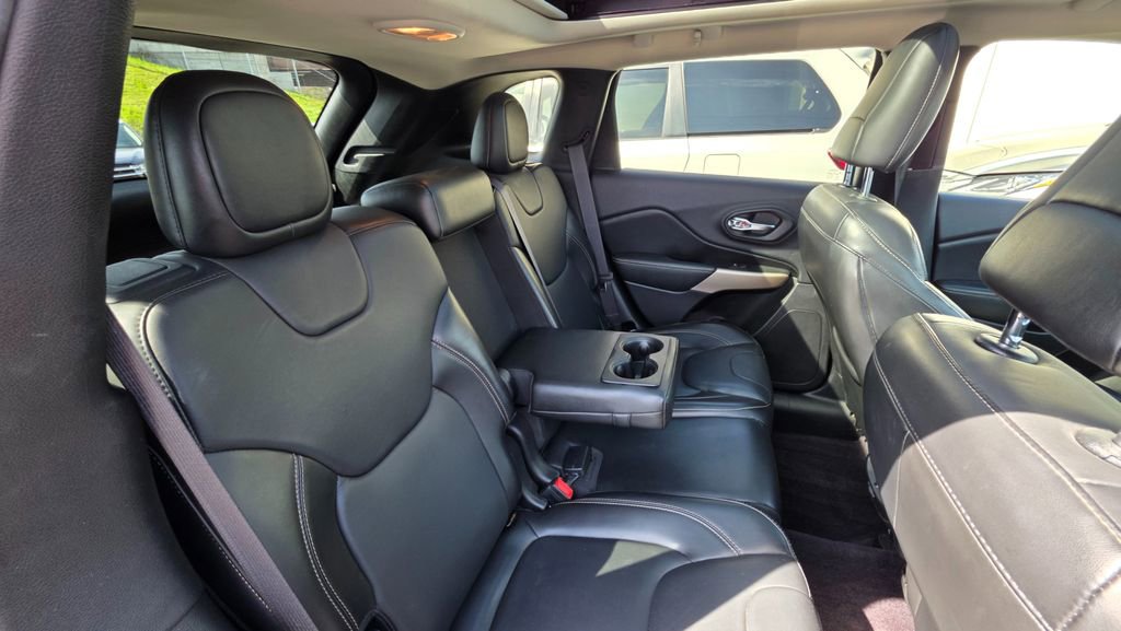 Used 2018 Jeep Cherokee Limited image 36