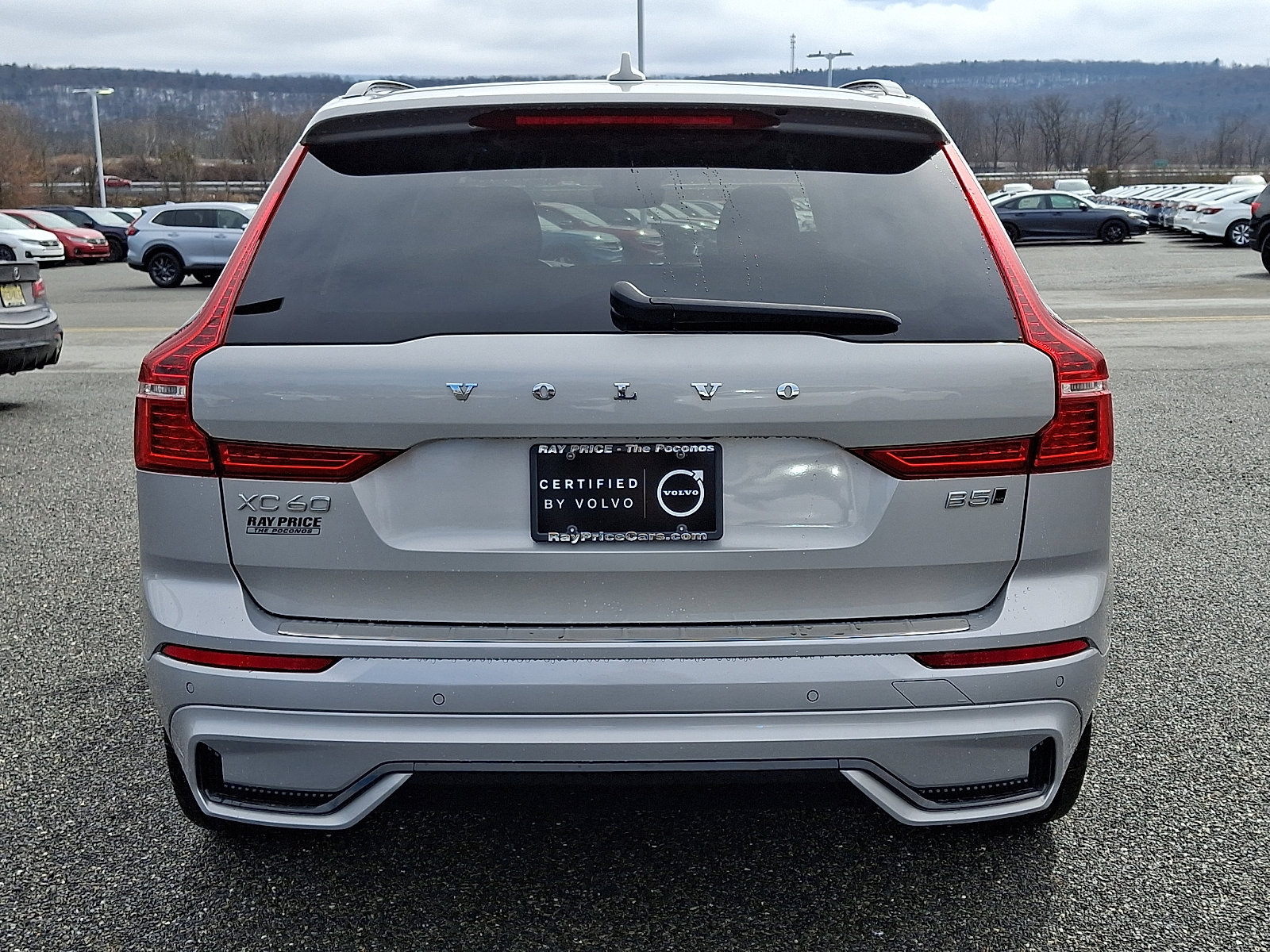 Certified 2023 Volvo XC60 B5 Plus w/ Climate Package image 5