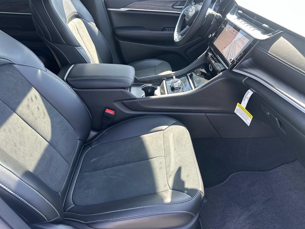 New 2026 Jeep Grand Cherokee Altitude AWD/4WD image 14