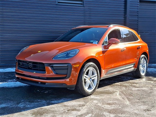 Used 2025 Porsche Macan image 1