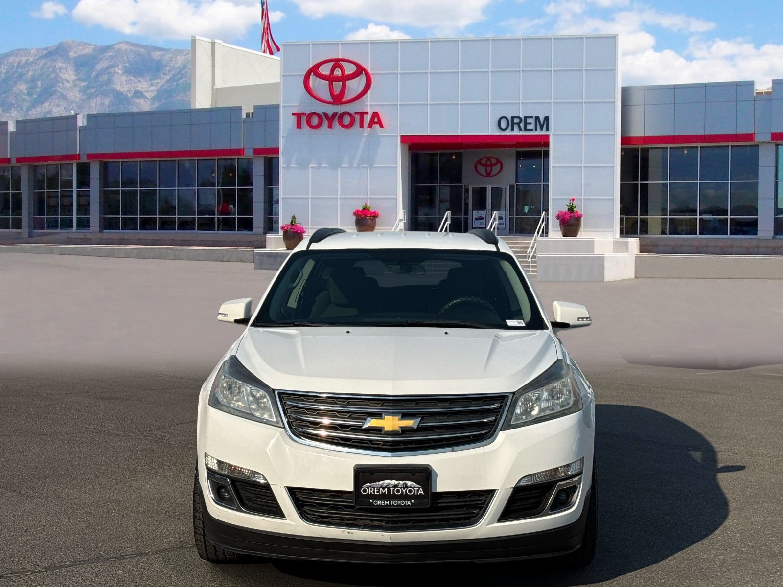 Used 2017 Chevrolet Traverse LT FWD image 2