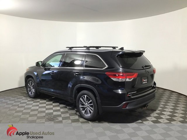 Used 2017 Toyota Highlander XLE image 4