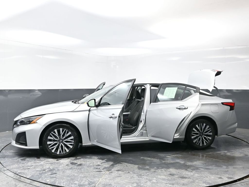 Used 2024 Nissan Altima 2.5 SV FWD image 53