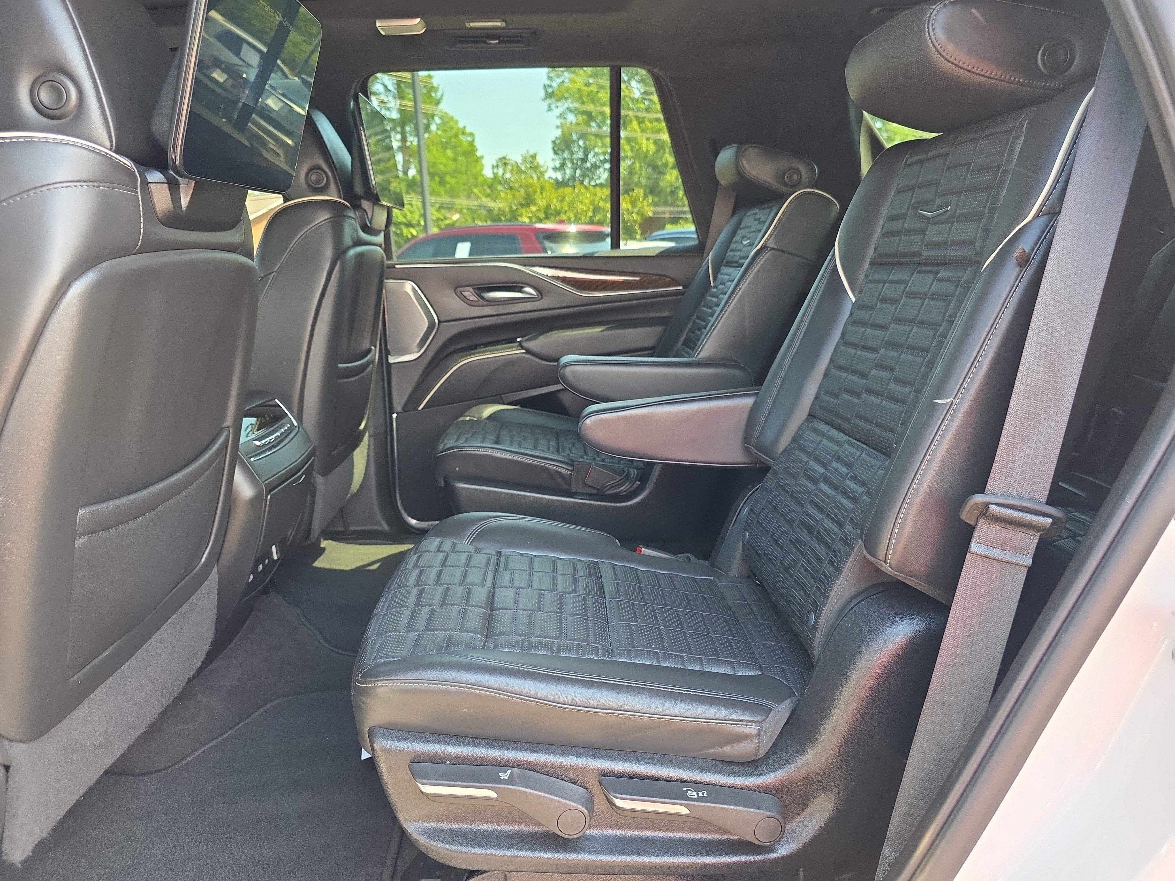 Used 2024 Cadillac Escalade Sport Platinum AWD/4WD image 11