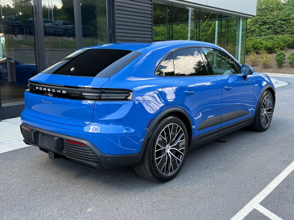 New 2026 Porsche Macan 4 Electric AWD/4WD image 7