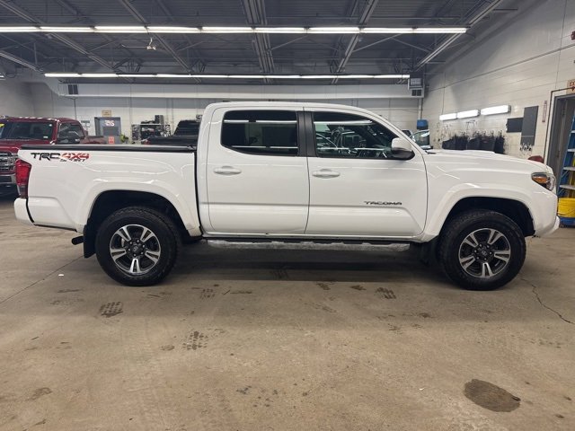 Used 2016 Toyota Tacoma TRD Sport image 7