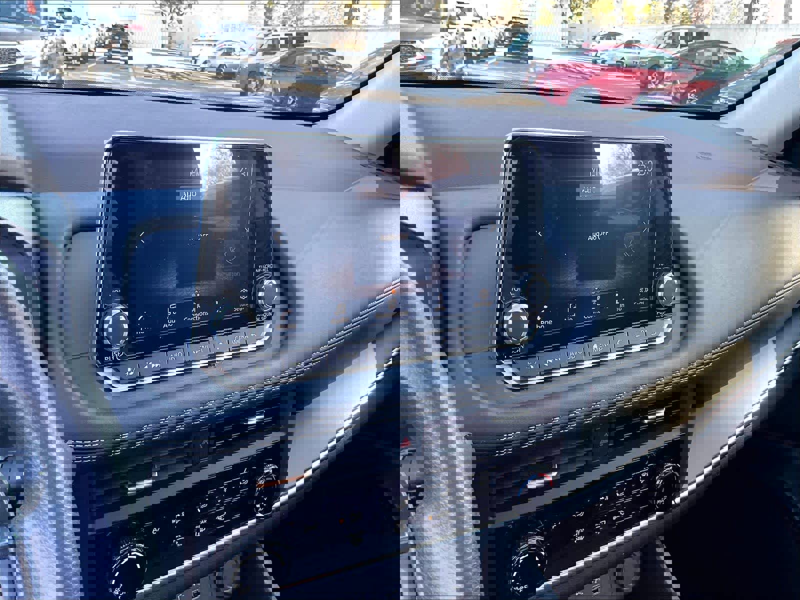 Used 2023 Nissan Rogue S image 23