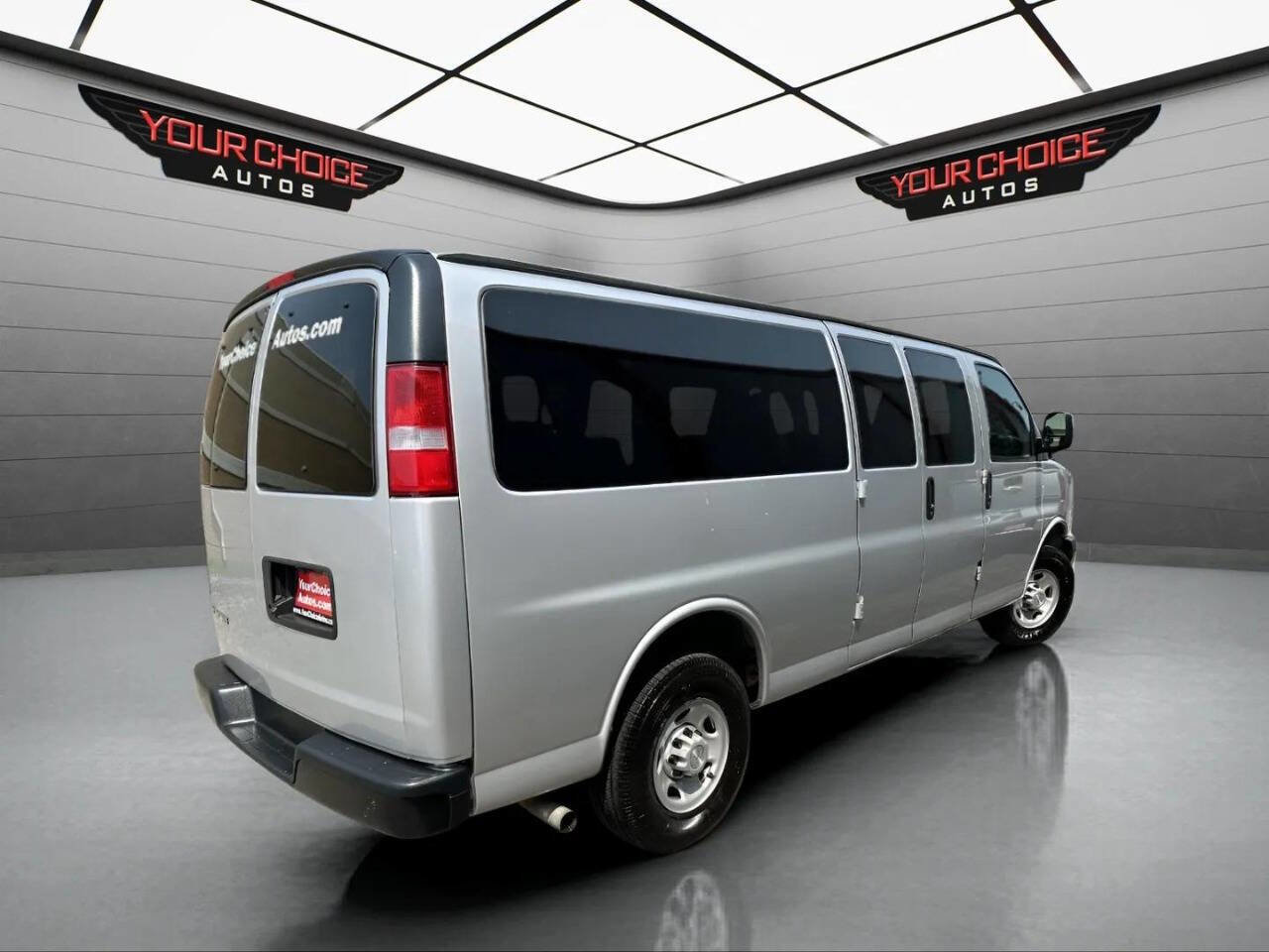 Used 2020 Chevrolet Express 3500 LS image 4