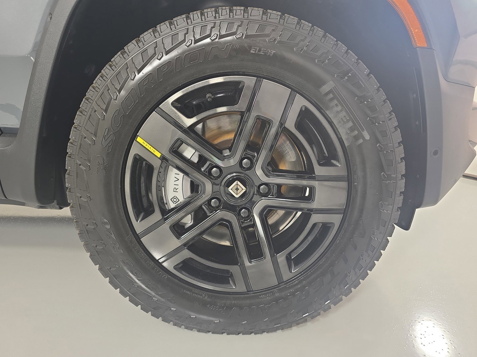 Used 2024 Rivian R1S Adventure AWD/4WD image 11