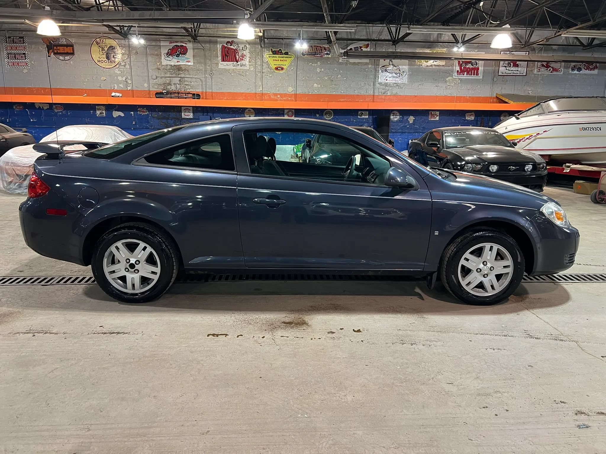 Used 2008 Pontiac G5 FWD image 2