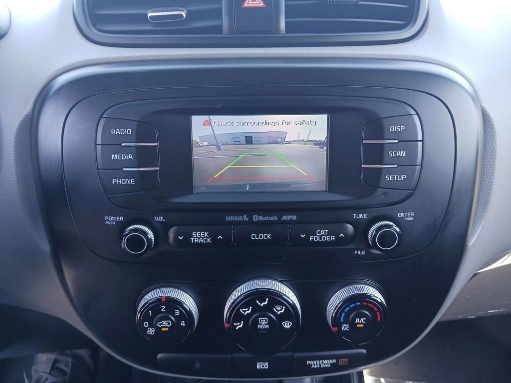 Used 2016 Kia Soul + image 19