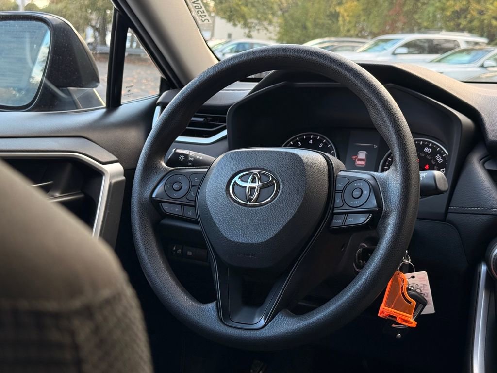 Used 2022 Toyota RAV4 LE image 19