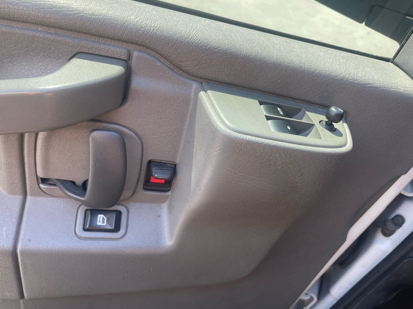 Used 2019 GMC Savana 3500 RWD image 11
