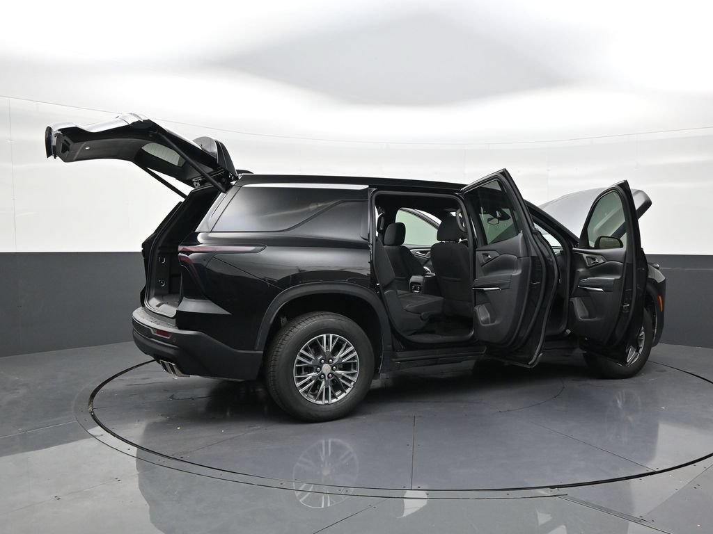 Used 2025 Chevrolet Traverse LT FWD image 27