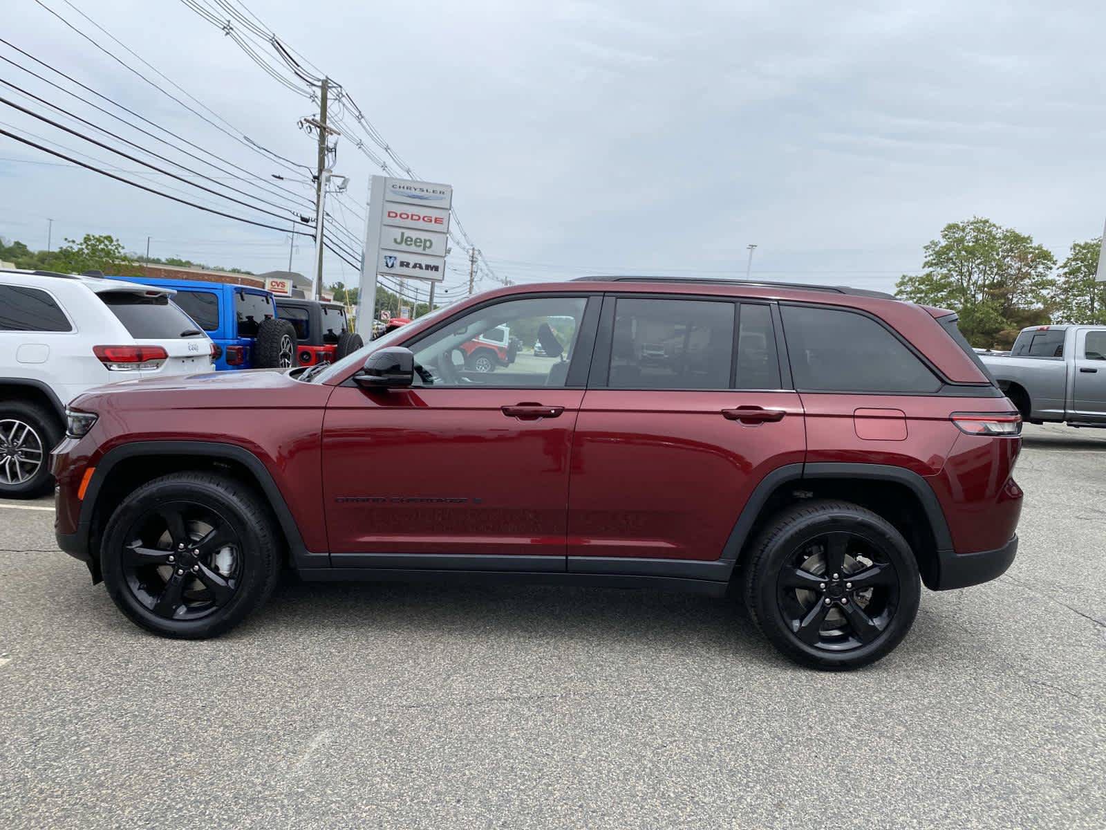 Certified 2023 Jeep Grand Cherokee Limited w/ Black Appearance Package AWD/4WD image 7