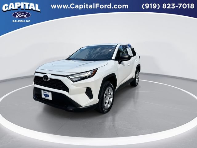 Used 2025 Toyota RAV4 LE AWD/4WD image 4