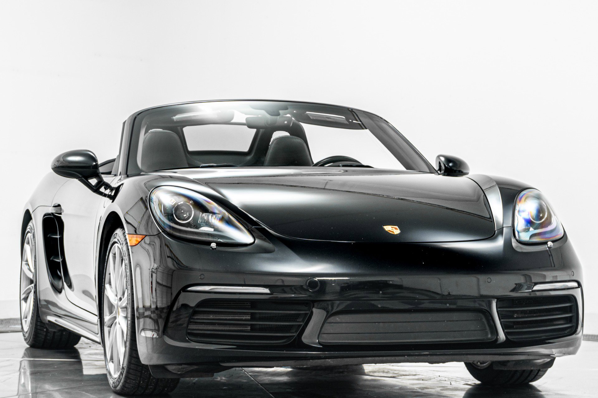 Used 2017 Porsche 718 Boxster RWD image 3