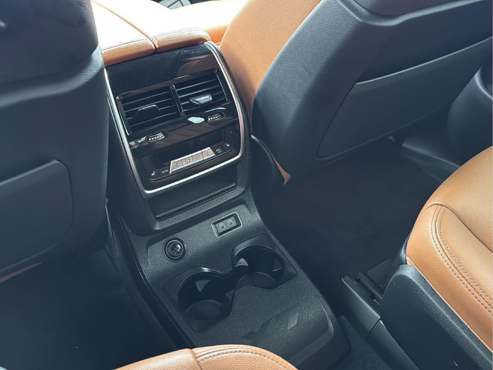 Used 2022 BMW X7 M50i AWD/4WD image 18