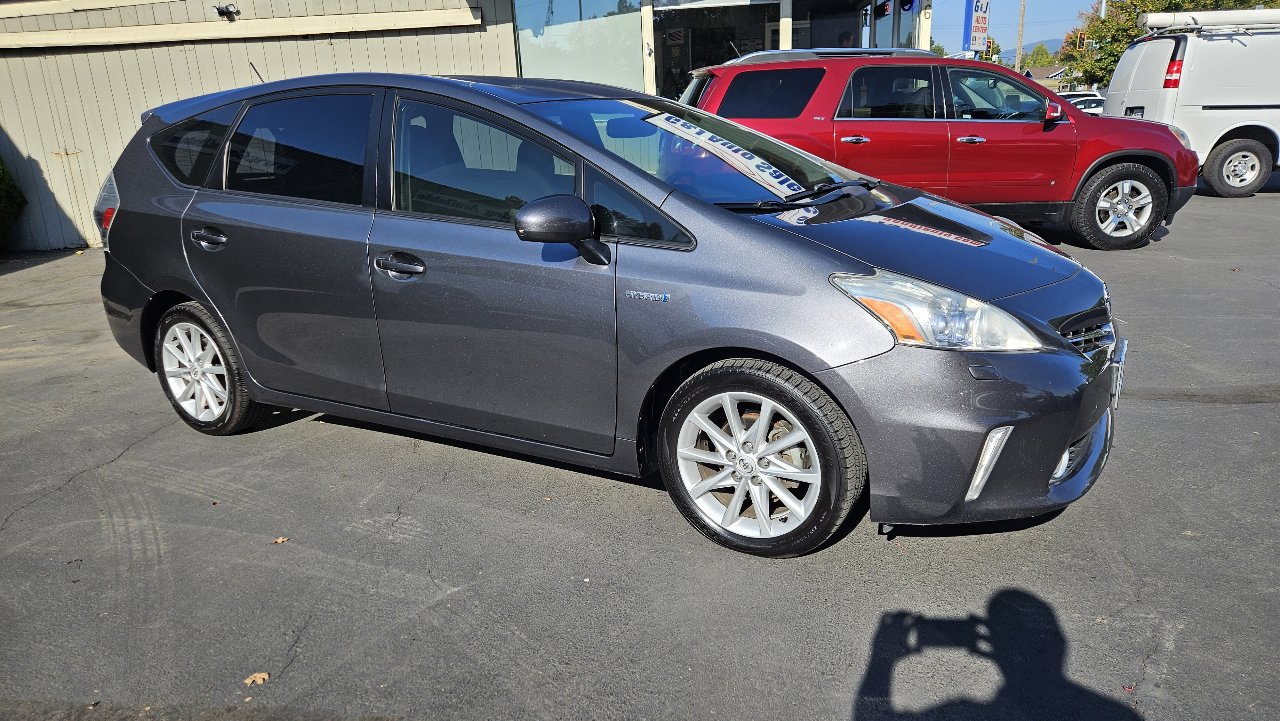 Used 2012 Toyota Prius V Five image 7