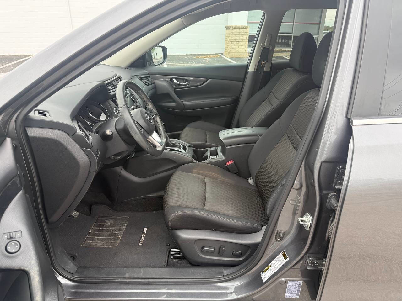 Used 2017 Nissan Rogue SV FWD image 10