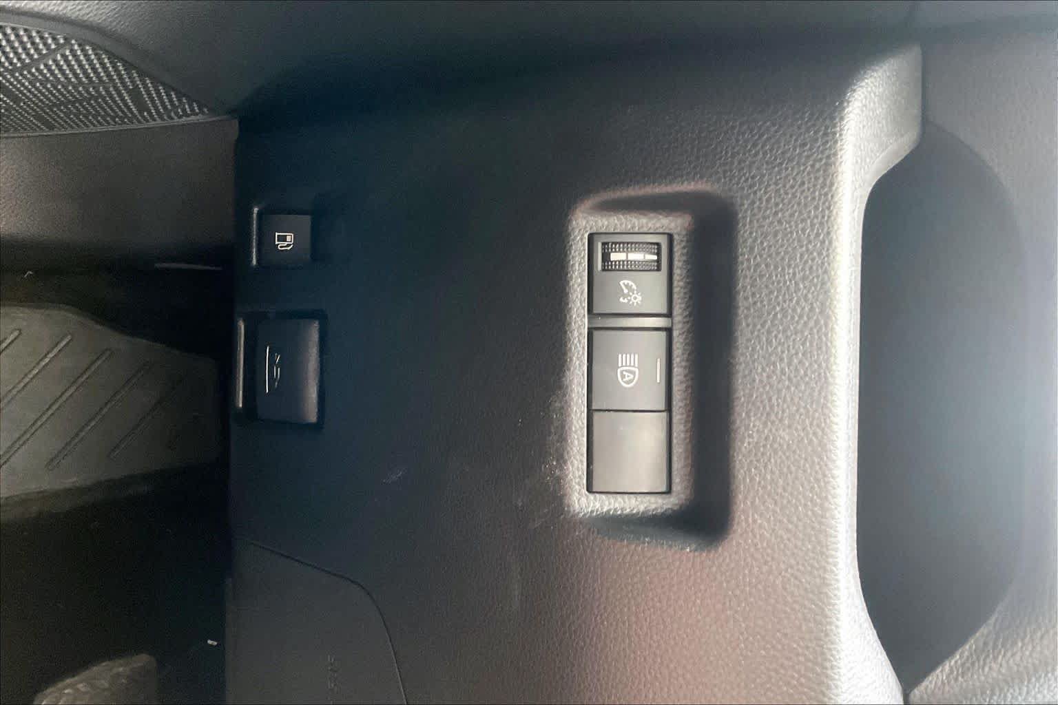 Used 2025 Toyota RAV4 LE AWD/4WD image 33