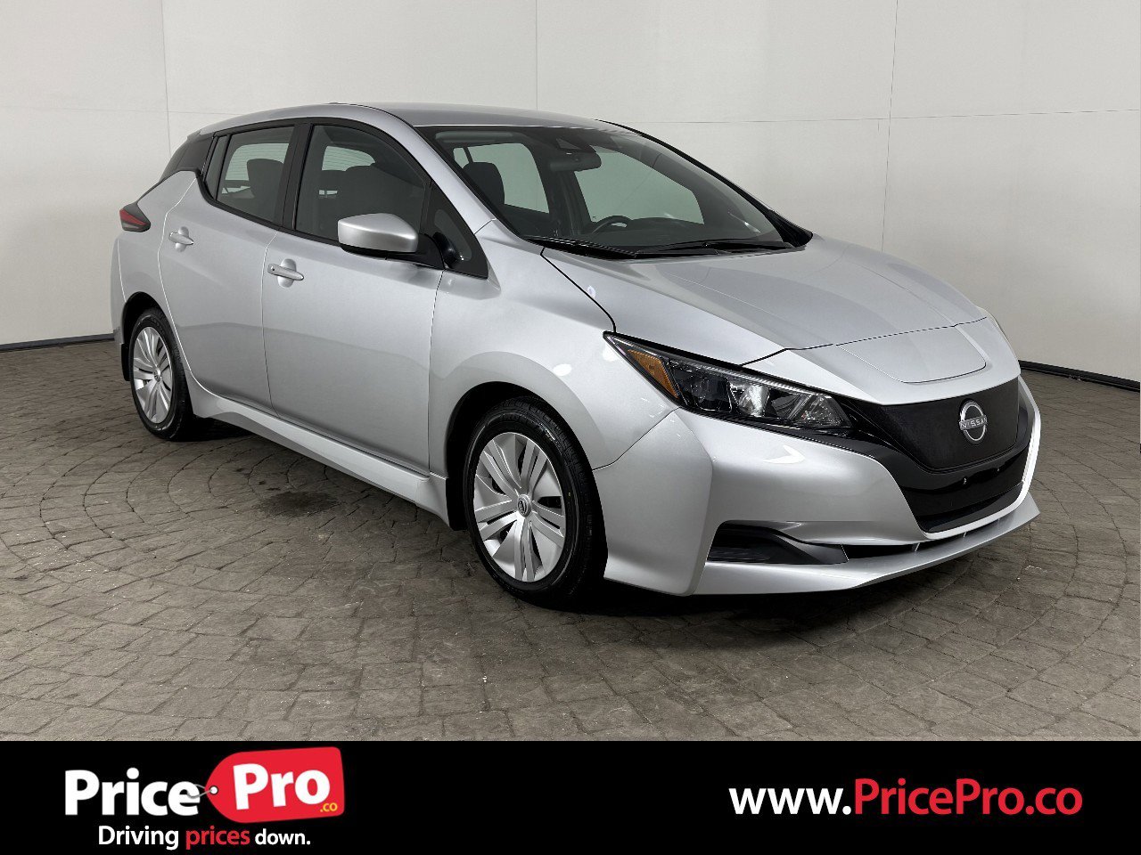 Used 2024 Nissan Leaf S image 1