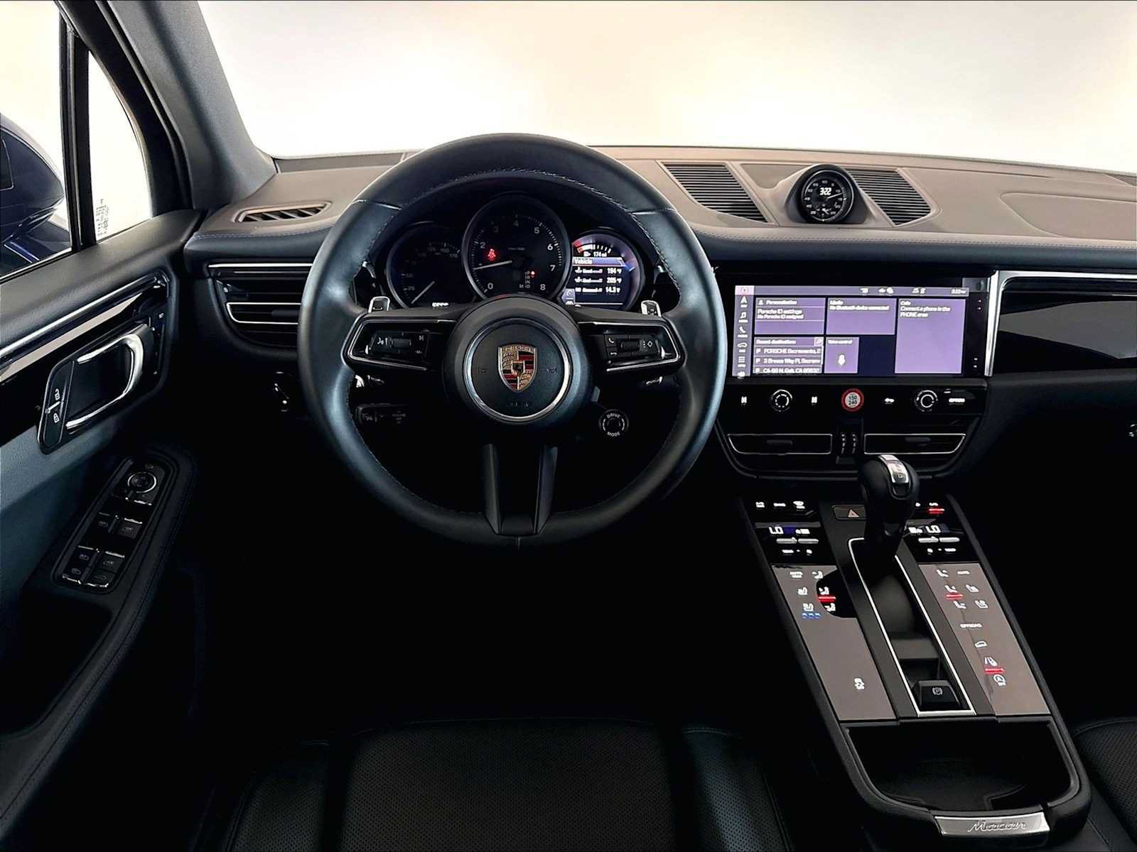 Used 2026 Porsche Macan AWD/4WD image 17