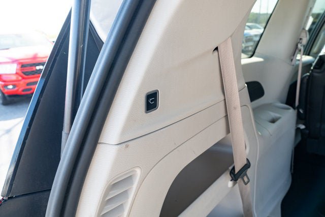 Used 2023 Chrysler Pacifica Touring-L FWD image 34