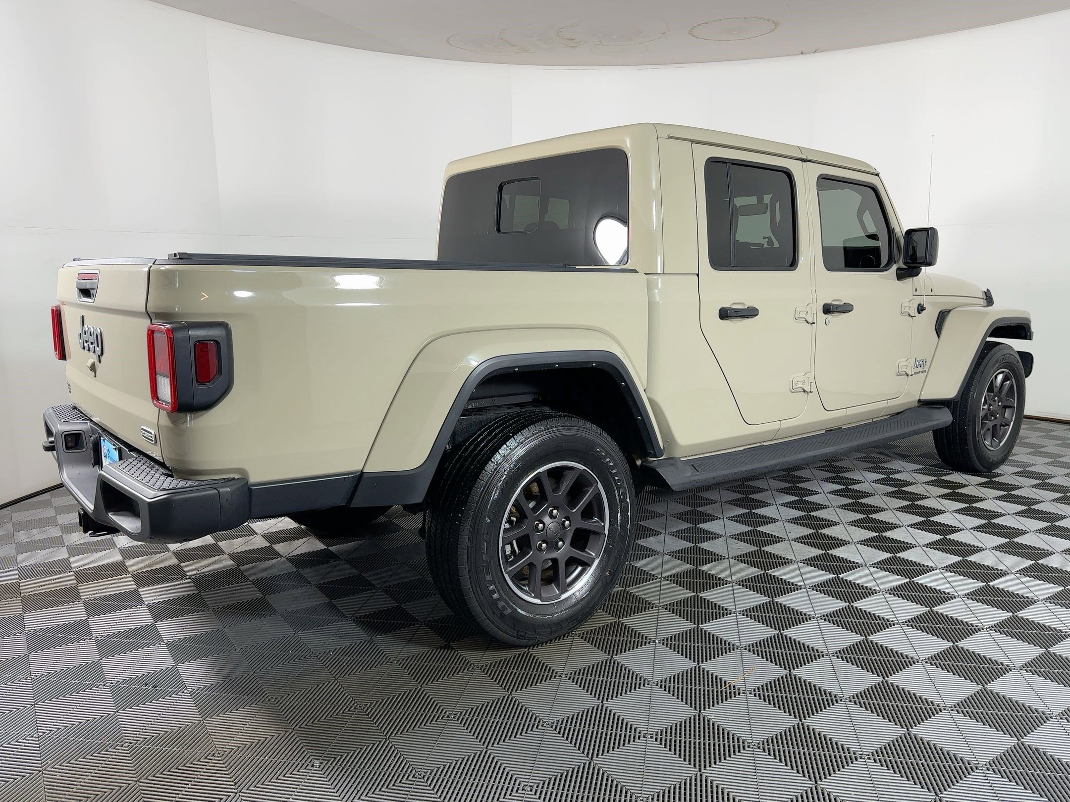 Used 2022 Jeep Gladiator Overland w/ Popular Equipment Package image 8